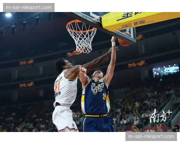 上海队内线双外援洛夫顿怀特塞德伤病，季后赛复出成疑